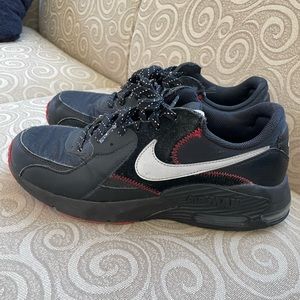 Nike men’s Air Max Excee size 9.5